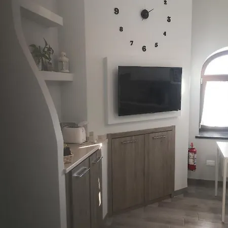 La Cornice Dei Monti Apartment *