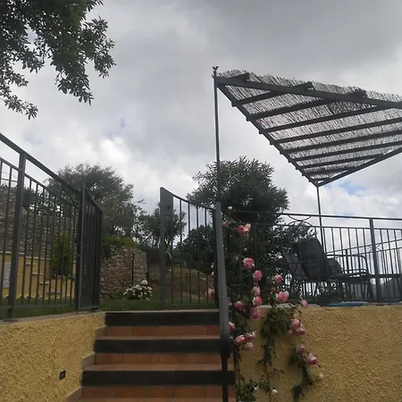 La Cornice Dei Monti Apartment *