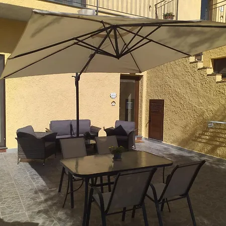 La Cornice Dei Monti Apartment *